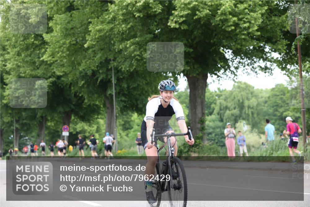 15.06.2025 - 7 Türme Triathlon Yannick Fuchs http://msf.ph/oto/7962429 15.06.2025 13:51:50 Radfahren 718, 823, 893, 1021 meine-sportfotos.de