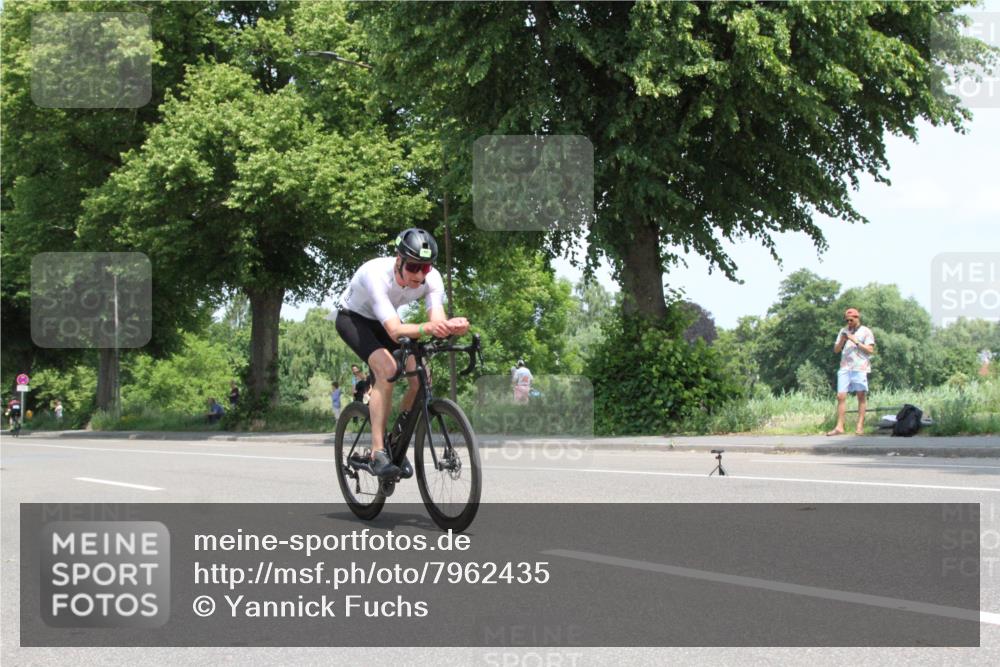 15.06.2025 - 7 Türme Triathlon Yannick Fuchs http://msf.ph/oto/7962435 15.06.2025 12:41:16 Radfahren  meine-sportfotos.de