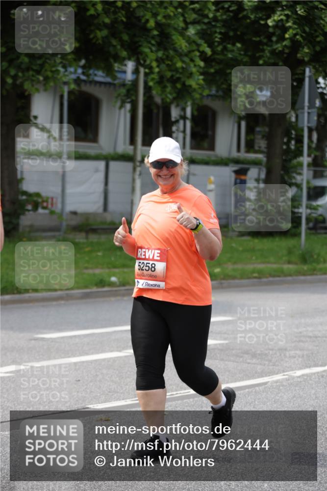 15.06.2025 - REWE Women's Run Jannik Wohlers http://msf.ph/oto/7962444 15.06.2025 09:46:59 Laufen 5258 meine-sportfotos.de