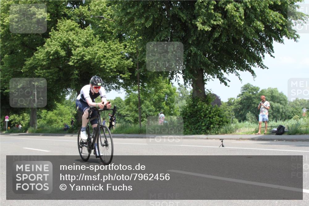 15.06.2025 - 7 Türme Triathlon Yannick Fuchs http://msf.ph/oto/7962456 15.06.2025 12:41:20 Radfahren  meine-sportfotos.de