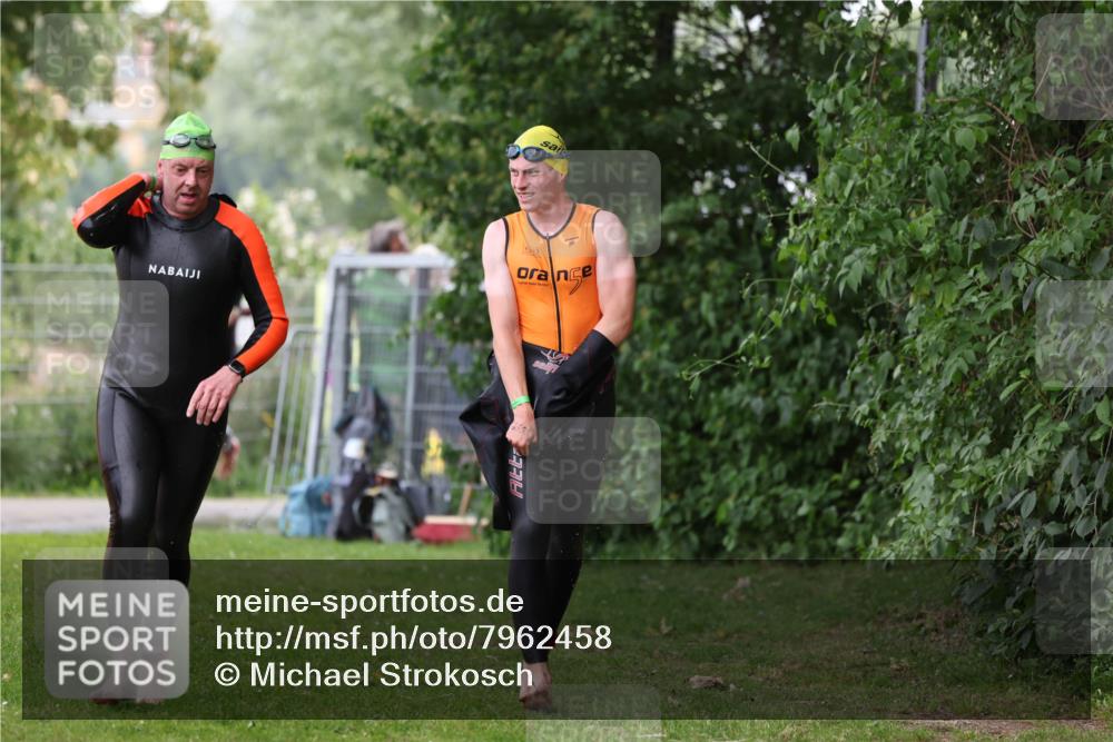 15.06.2025 - 7 Türme Triathlon Michael Strokosch http://msf.ph/oto/7962458 15.06.2025 12:14:49 Schwimmen 375, 448, 477, 504, 651, 655 meine-sportfotos.de