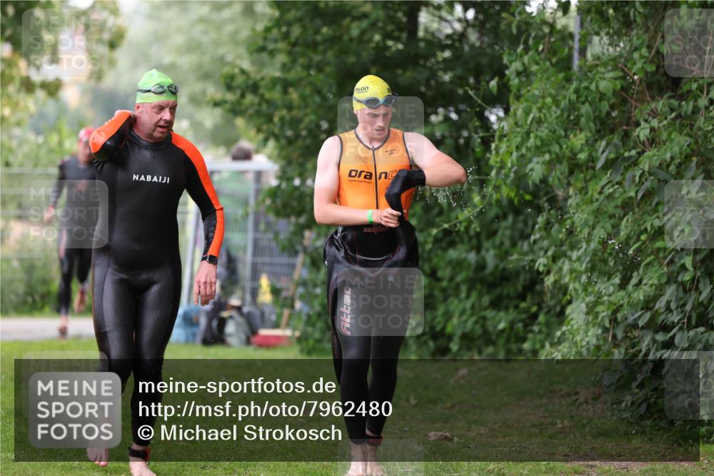 15.06.2025 - 7 Türme Triathlon Michael Strokosch http://msf.ph/oto/7962480 15.06.2025 12:14:49 Schwimmen 375, 448, 477, 504, 651, 655 meine-sportfotos.de