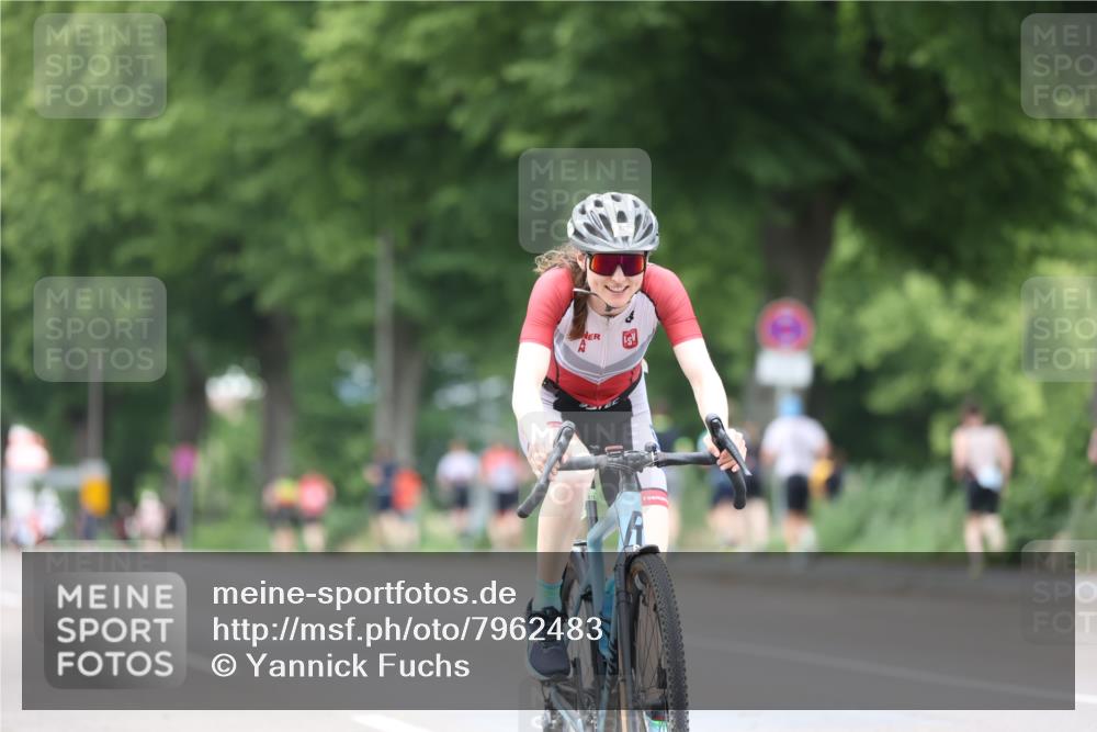 15.06.2025 - 7 Türme Triathlon Yannick Fuchs http://msf.ph/oto/7962483 15.06.2025 13:51:55 Radfahren 823, 845 meine-sportfotos.de