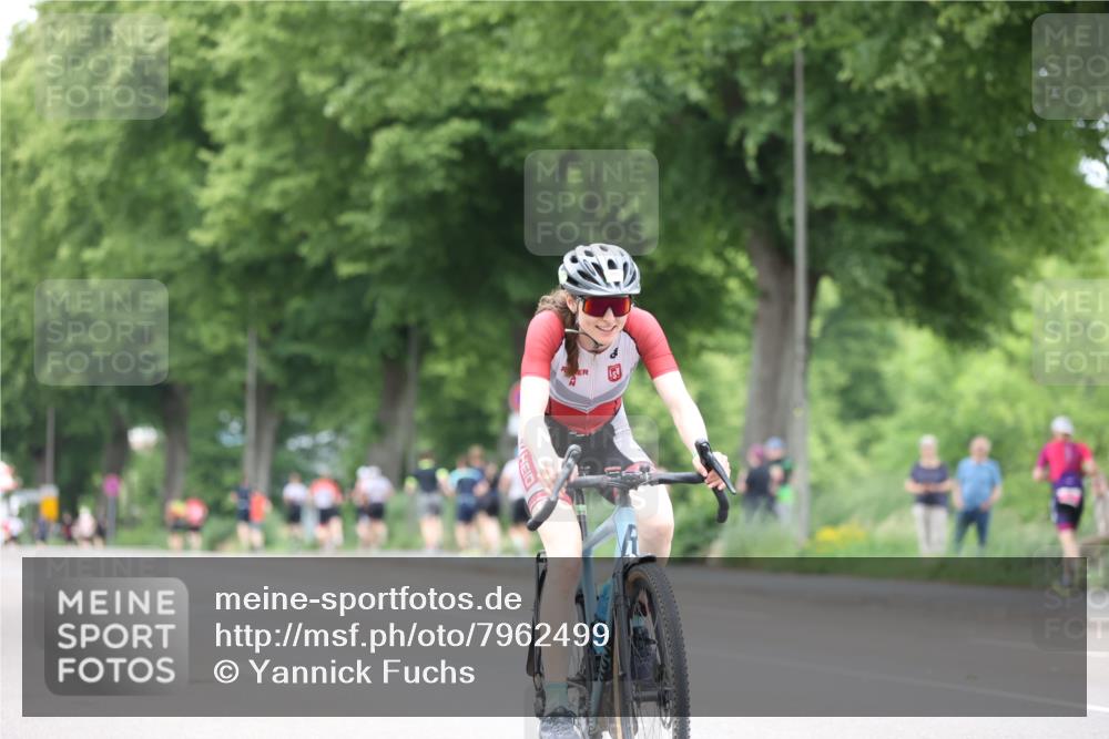 15.06.2025 - 7 Türme Triathlon Yannick Fuchs http://msf.ph/oto/7962499 15.06.2025 13:51:55 Radfahren 823, 845 meine-sportfotos.de