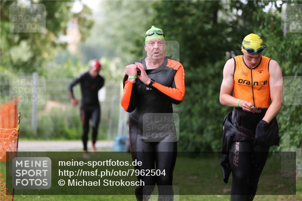 15.06.2025 - 7 Türme Triathlon Michael Strokosch http://msf.ph/oto/7962504 15.06.2025 12:14:51 Schwimmen 375, 448, 477, 504, 651, 655 meine-sportfotos.de