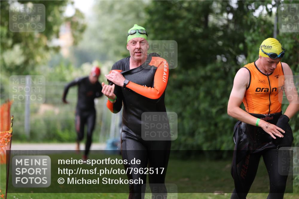 15.06.2025 - 7 Türme Triathlon Michael Strokosch http://msf.ph/oto/7962517 15.06.2025 12:14:51 Schwimmen 375, 448, 477, 504, 651, 655 meine-sportfotos.de