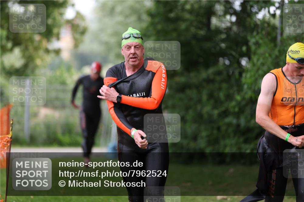 15.06.2025 - 7 Türme Triathlon Michael Strokosch http://msf.ph/oto/7962524 15.06.2025 12:14:51 Schwimmen 375, 448, 477, 504, 651, 655 meine-sportfotos.de