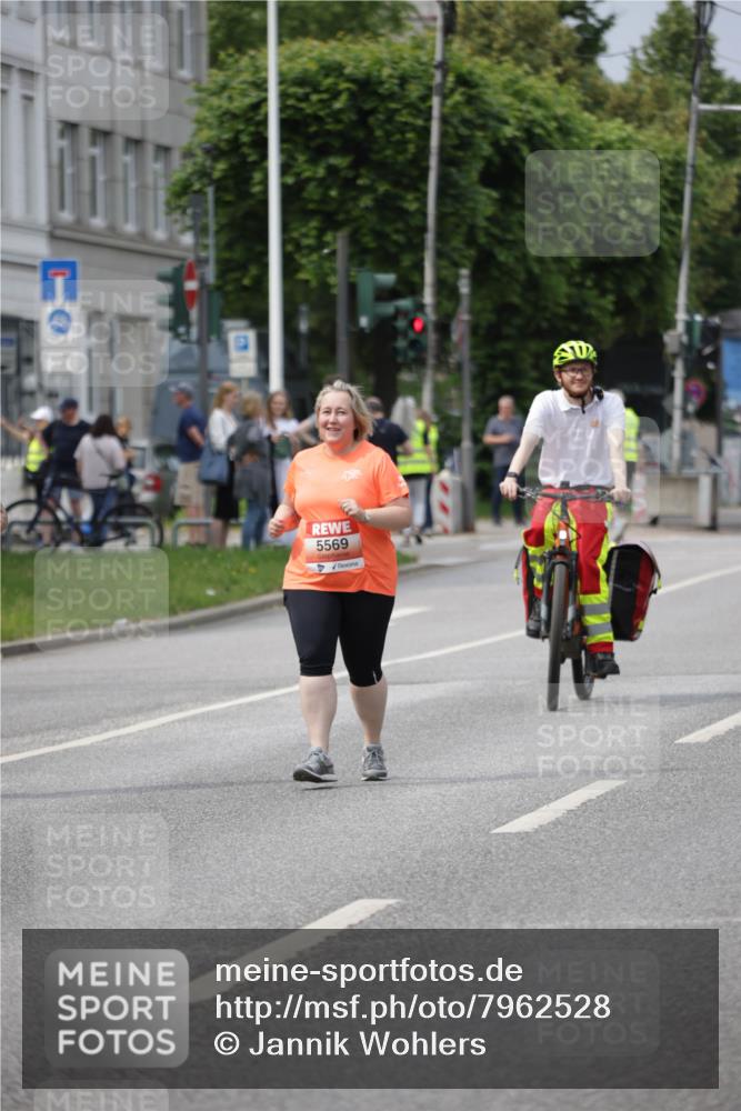 15.06.2025 - REWE Women's Run Jannik Wohlers http://msf.ph/oto/7962528 15.06.2025 09:47:15 Laufen 5569 meine-sportfotos.de