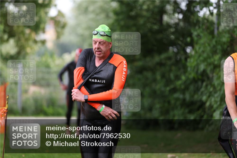 15.06.2025 - 7 Türme Triathlon Michael Strokosch http://msf.ph/oto/7962530 15.06.2025 12:14:52 Schwimmen 375, 448, 477, 504, 651, 655 meine-sportfotos.de