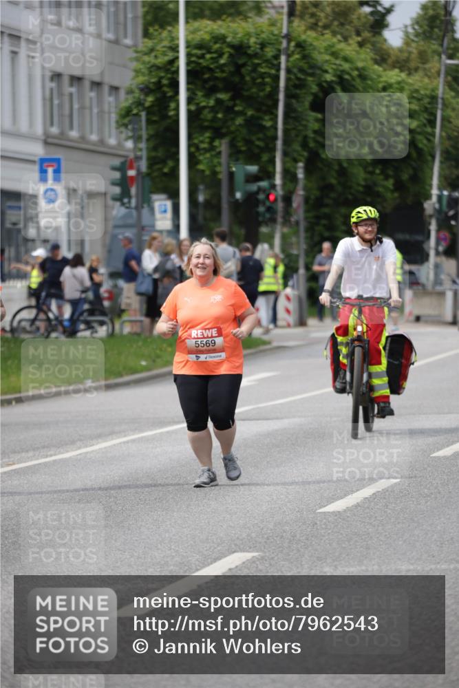 15.06.2025 - REWE Women's Run Jannik Wohlers http://msf.ph/oto/7962543 15.06.2025 09:47:16 Laufen 1000, 5569 meine-sportfotos.de