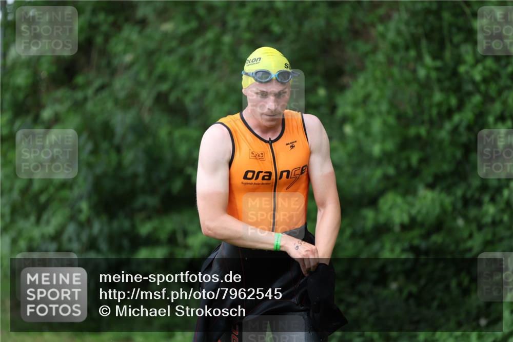 15.06.2025 - 7 Türme Triathlon Michael Strokosch http://msf.ph/oto/7962545 15.06.2025 12:14:52 Schwimmen 375, 448, 477, 504, 651, 655 meine-sportfotos.de