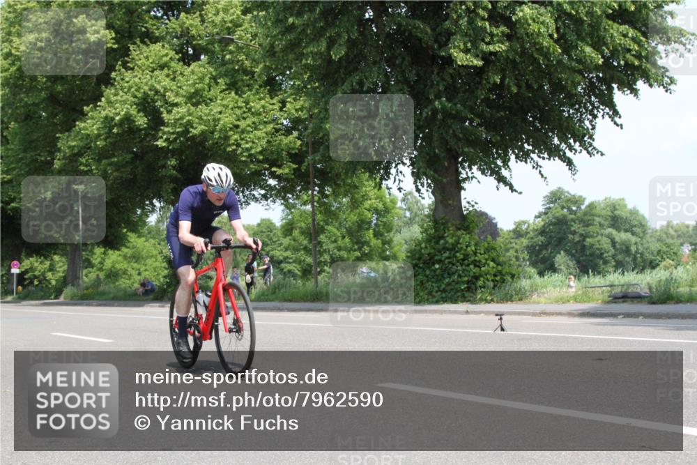 15.06.2025 - 7 Türme Triathlon Yannick Fuchs http://msf.ph/oto/7962590 15.06.2025 12:43:03 Radfahren  meine-sportfotos.de