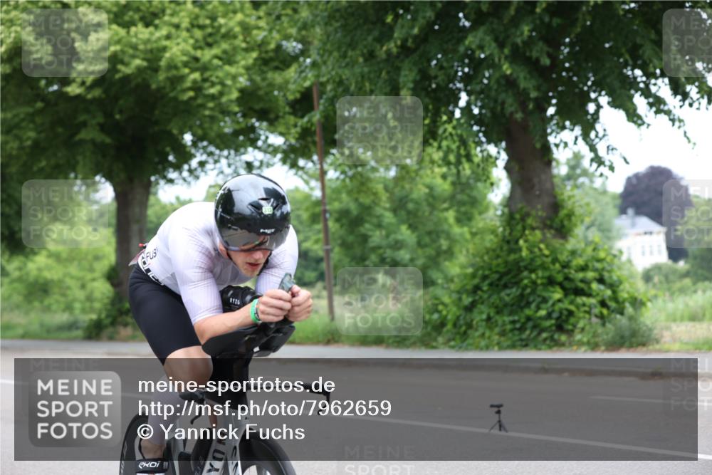 15.06.2025 - 7 Türme Triathlon Yannick Fuchs http://msf.ph/oto/7962659 15.06.2025 11:05:26 Radfahren  meine-sportfotos.de