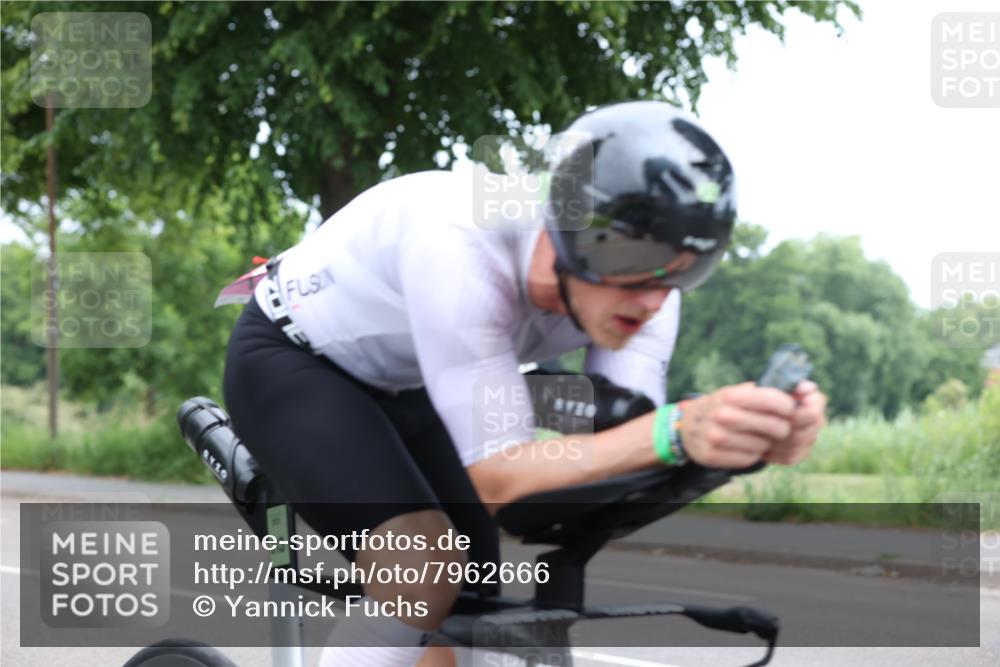 15.06.2025 - 7 Türme Triathlon Yannick Fuchs http://msf.ph/oto/7962666 15.06.2025 11:05:27 Radfahren  meine-sportfotos.de