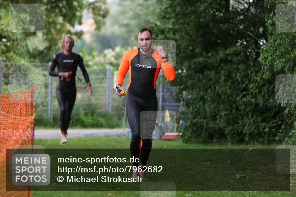 15.06.2025 - 7 Türme Triathlon Michael Strokosch http://msf.ph/oto/7962682 15.06.2025 12:15:01 Schwimmen 375, 448, 477, 504, 651, 655 meine-sportfotos.de