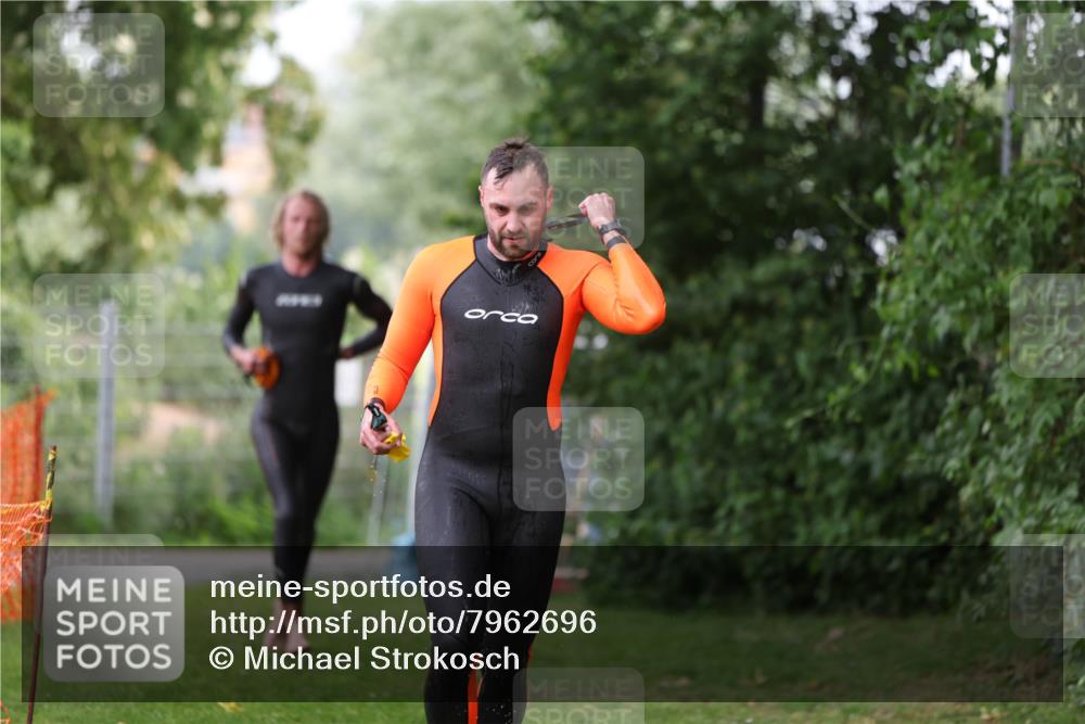 15.06.2025 - 7 Türme Triathlon Michael Strokosch http://msf.ph/oto/7962696 15.06.2025 12:15:03 Schwimmen 375, 448, 477, 504, 651, 655 meine-sportfotos.de