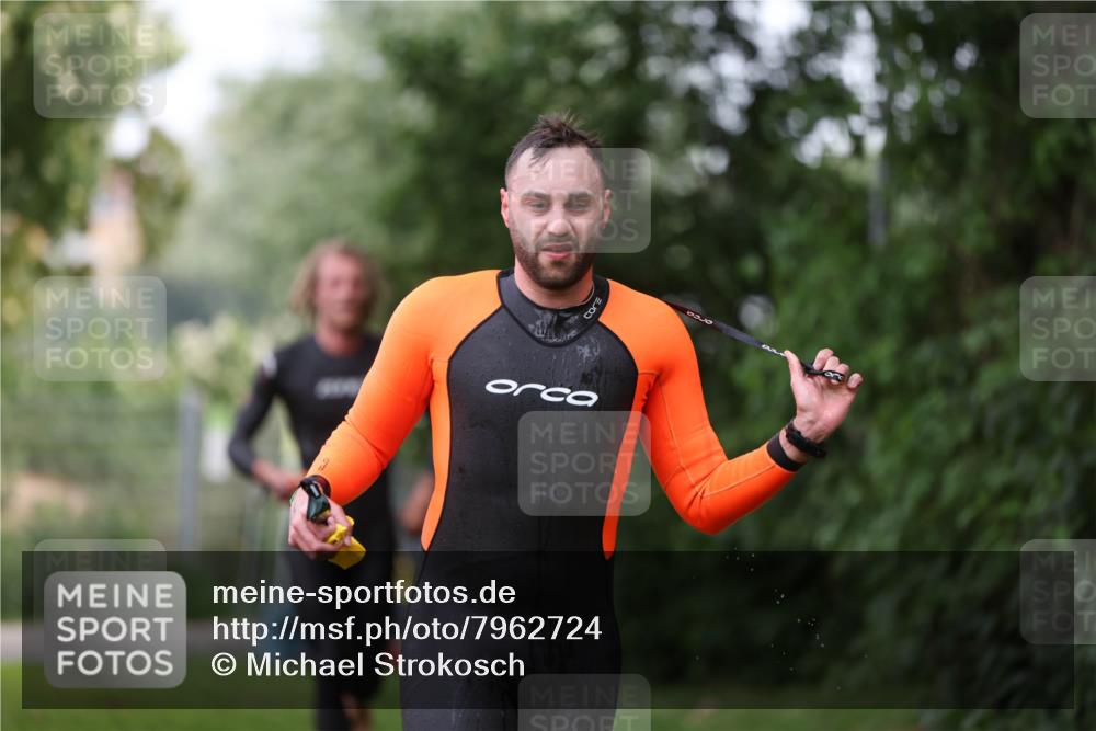 15.06.2025 - 7 Türme Triathlon Michael Strokosch http://msf.ph/oto/7962724 15.06.2025 12:15:04 Schwimmen 375, 448, 477, 504, 651, 655 meine-sportfotos.de