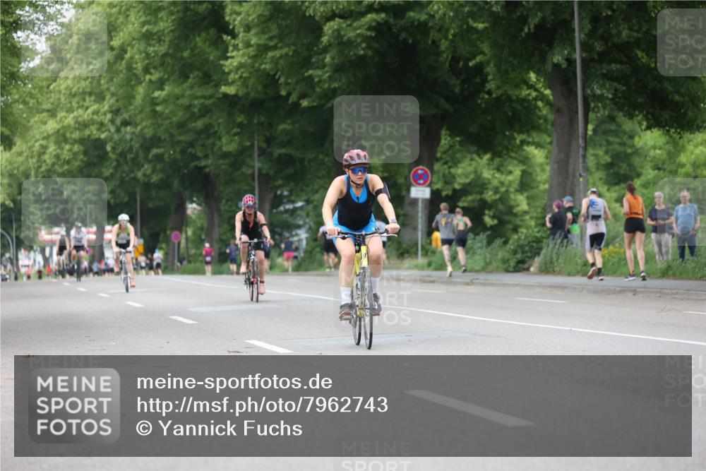 15.06.2025 - 7 Türme Triathlon Yannick Fuchs http://msf.ph/oto/7962743 15.06.2025 13:52:26 Radfahren 556, 729, 1038, 1083 meine-sportfotos.de