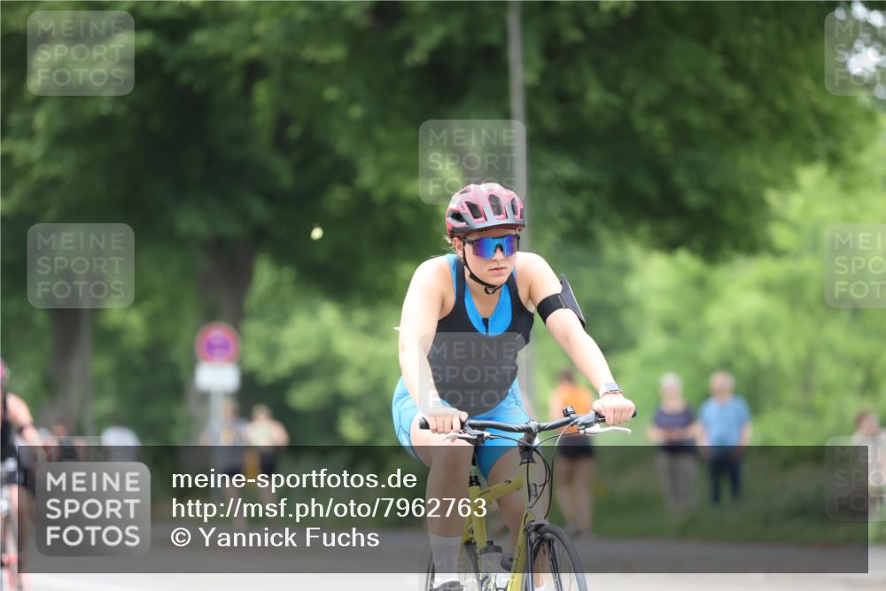 15.06.2025 - 7 Türme Triathlon Yannick Fuchs http://msf.ph/oto/7962763 15.06.2025 13:52:27 Radfahren 556, 729, 799, 1038, 1083 meine-sportfotos.de