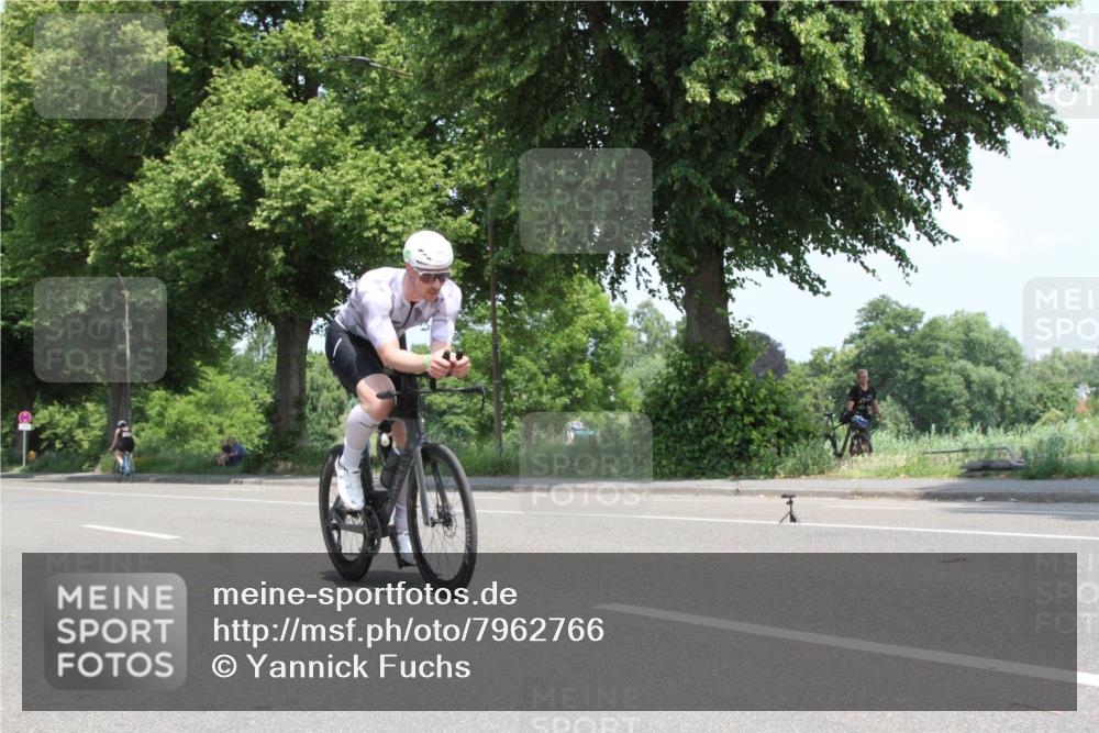 15.06.2025 - 7 Türme Triathlon Yannick Fuchs http://msf.ph/oto/7962766 15.06.2025 12:45:19 Radfahren  meine-sportfotos.de