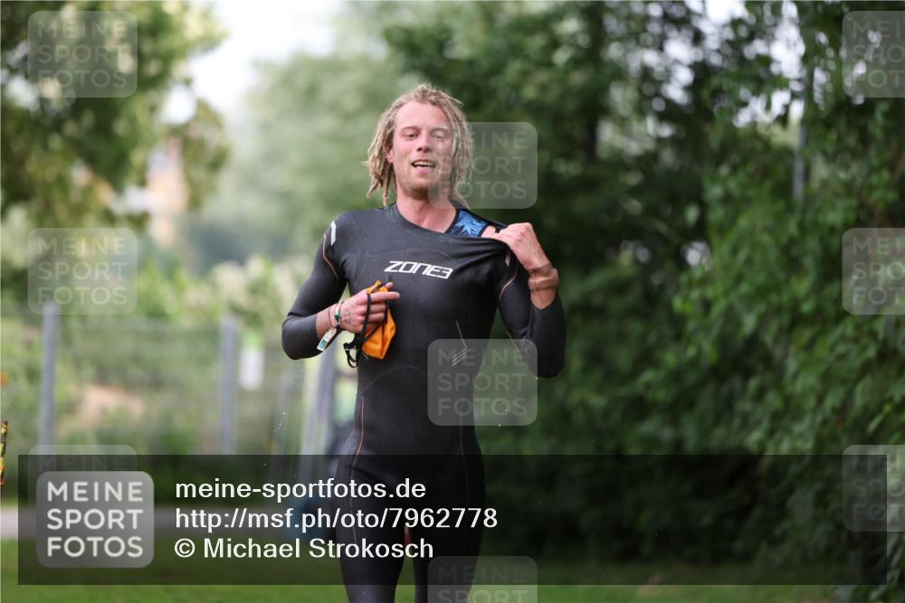 15.06.2025 - 7 Türme Triathlon Michael Strokosch http://msf.ph/oto/7962778 15.06.2025 12:15:06 Schwimmen 375, 448, 477, 504, 651, 655 meine-sportfotos.de