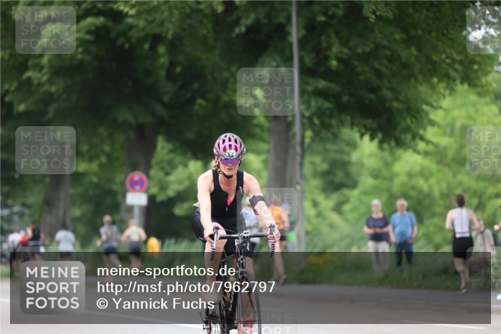 15.06.2025 - 7 Türme Triathlon Yannick Fuchs http://msf.ph/oto/7962797 15.06.2025 13:52:28 Radfahren 556, 729, 799, 1038 meine-sportfotos.de