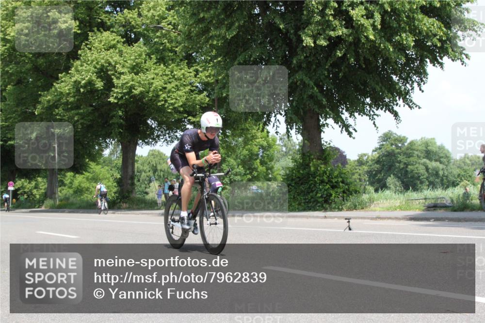 15.06.2025 - 7 Türme Triathlon Yannick Fuchs http://msf.ph/oto/7962839 15.06.2025 12:46:12 Radfahren  meine-sportfotos.de