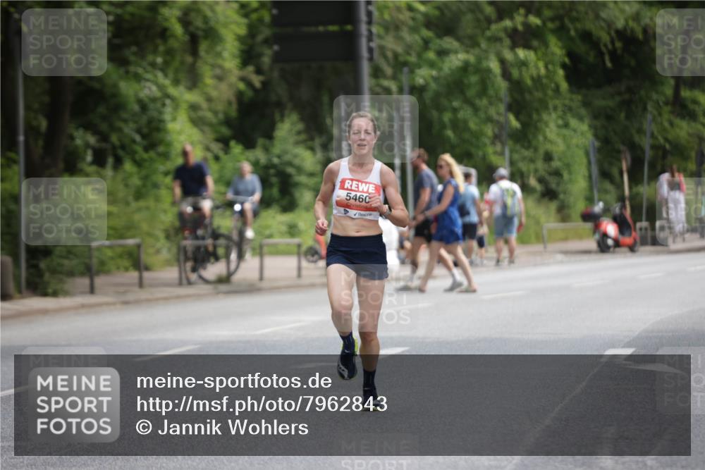 15.06.2025 - REWE Women's Run Jannik Wohlers http://msf.ph/oto/7962843 15.06.2025 09:56:26 Laufen 5460 meine-sportfotos.de