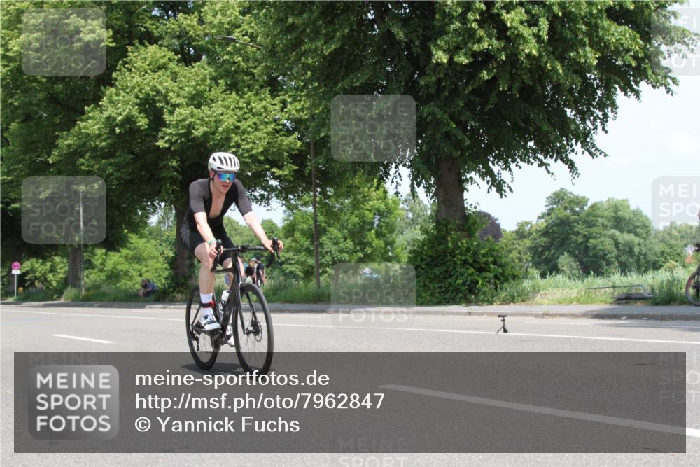 15.06.2025 - 7 Türme Triathlon Yannick Fuchs http://msf.ph/oto/7962847 15.06.2025 12:46:32 Radfahren  meine-sportfotos.de