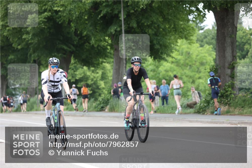 15.06.2025 - 7 Türme Triathlon Yannick Fuchs http://msf.ph/oto/7962857 15.06.2025 13:52:31 Radfahren 556, 729, 799, 1038 meine-sportfotos.de