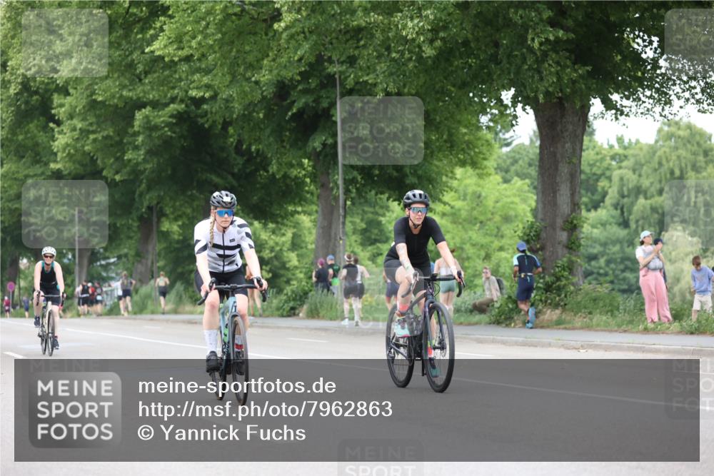 15.06.2025 - 7 Türme Triathlon Yannick Fuchs http://msf.ph/oto/7962863 15.06.2025 13:52:32 Radfahren 556, 729, 799, 1038 meine-sportfotos.de