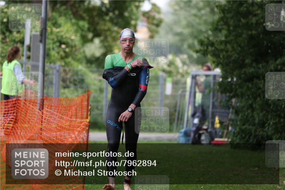 15.06.2025 - 7 Türme Triathlon Michael Strokosch http://msf.ph/oto/7962894 15.06.2025 12:15:18 Schwimmen 490, 565, 671 meine-sportfotos.de