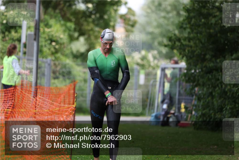 15.06.2025 - 7 Türme Triathlon Michael Strokosch http://msf.ph/oto/7962903 15.06.2025 12:15:19 Schwimmen 490, 565, 671 meine-sportfotos.de