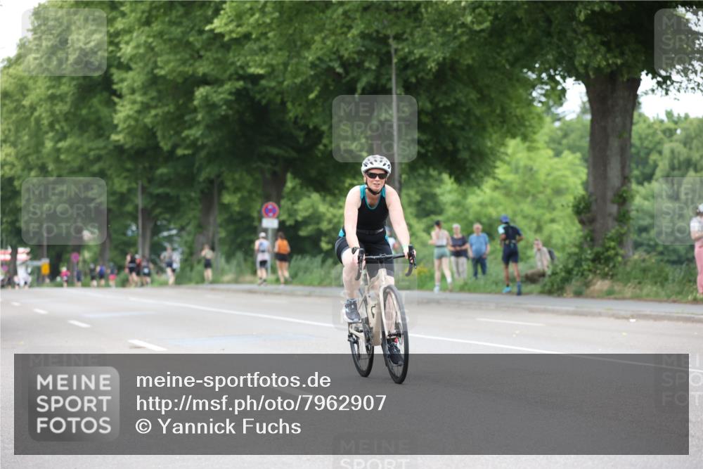 15.06.2025 - 7 Türme Triathlon Yannick Fuchs http://msf.ph/oto/7962907 15.06.2025 13:52:33 Radfahren 556, 729, 799, 1038 meine-sportfotos.de