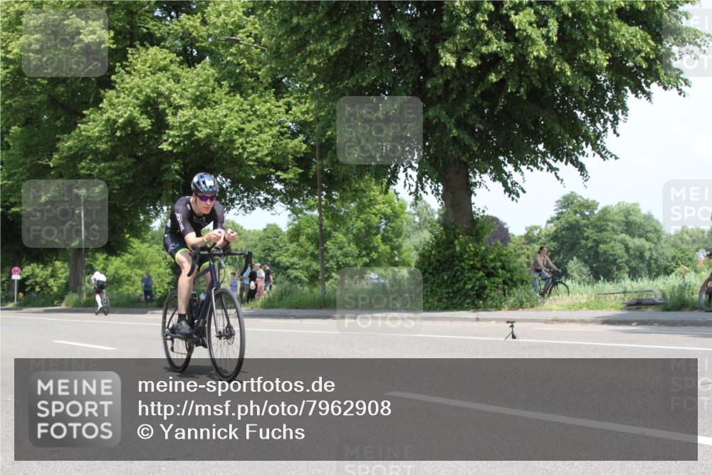 15.06.2025 - 7 Türme Triathlon Yannick Fuchs http://msf.ph/oto/7962908 15.06.2025 12:46:48 Radfahren  meine-sportfotos.de