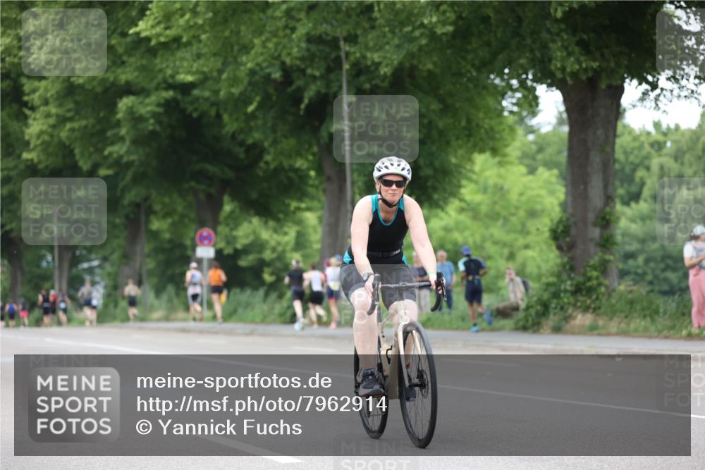 15.06.2025 - 7 Türme Triathlon Yannick Fuchs http://msf.ph/oto/7962914 15.06.2025 13:52:33 Radfahren 556, 729, 799, 1038 meine-sportfotos.de