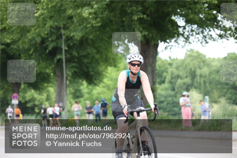 15.06.2025 - 7 Türme Triathlon Yannick Fuchs http://msf.ph/oto/7962924 15.06.2025 13:52:34 Radfahren 556, 729, 799, 1038 meine-sportfotos.de