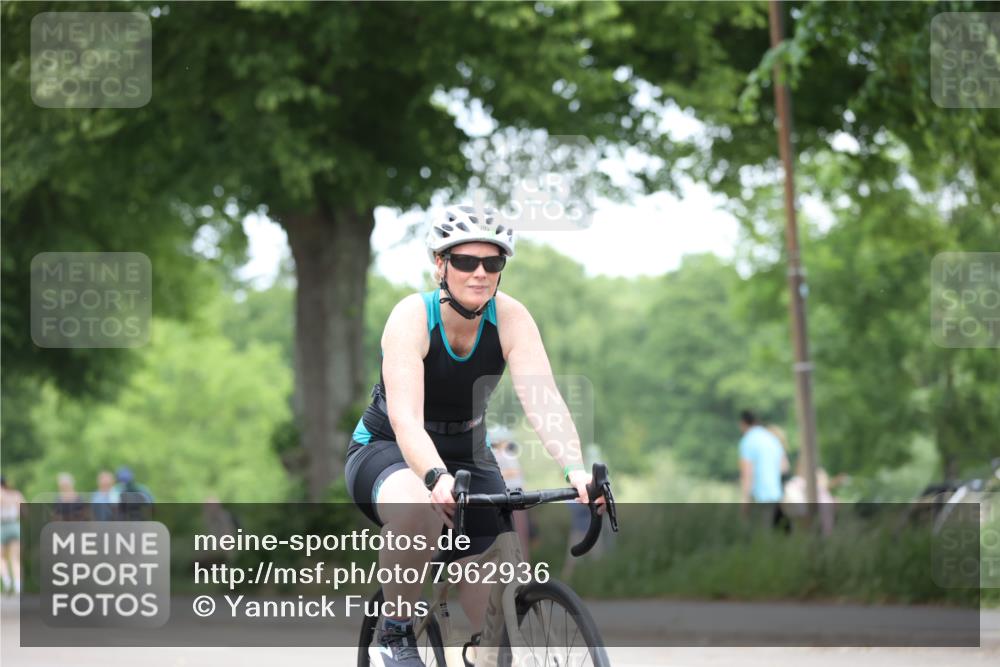 15.06.2025 - 7 Türme Triathlon Yannick Fuchs http://msf.ph/oto/7962936 15.06.2025 13:52:34 Radfahren 556, 729, 799, 1038 meine-sportfotos.de