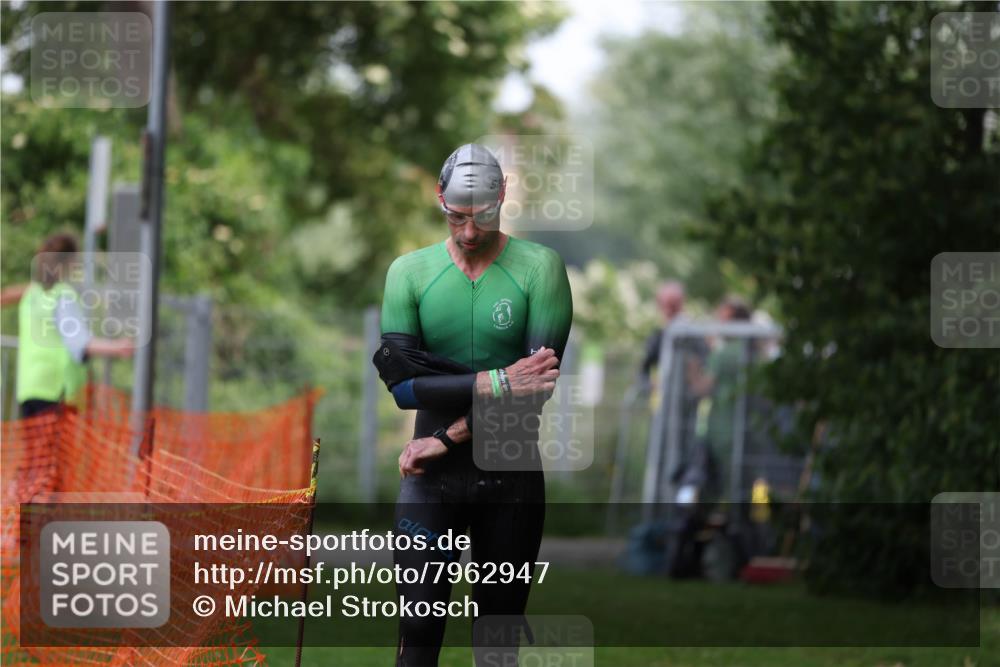 15.06.2025 - 7 Türme Triathlon Michael Strokosch http://msf.ph/oto/7962947 15.06.2025 12:15:20 Schwimmen 490, 565, 671 meine-sportfotos.de