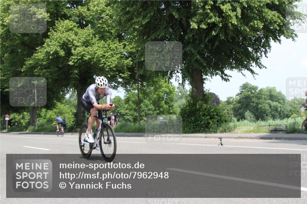 15.06.2025 - 7 Türme Triathlon Yannick Fuchs http://msf.ph/oto/7962948 15.06.2025 12:46:52 Radfahren  meine-sportfotos.de