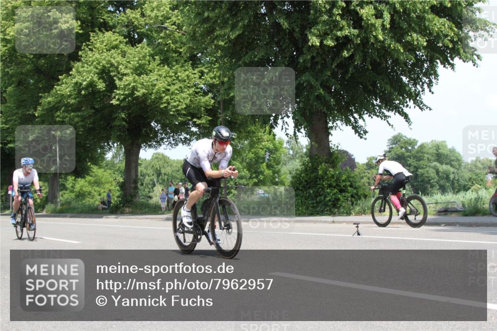 15.06.2025 - 7 Türme Triathlon Yannick Fuchs http://msf.ph/oto/7962957 15.06.2025 12:46:53 Radfahren  meine-sportfotos.de