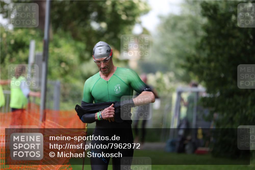 15.06.2025 - 7 Türme Triathlon Michael Strokosch http://msf.ph/oto/7962972 15.06.2025 12:15:21 Schwimmen 490, 565, 671 meine-sportfotos.de