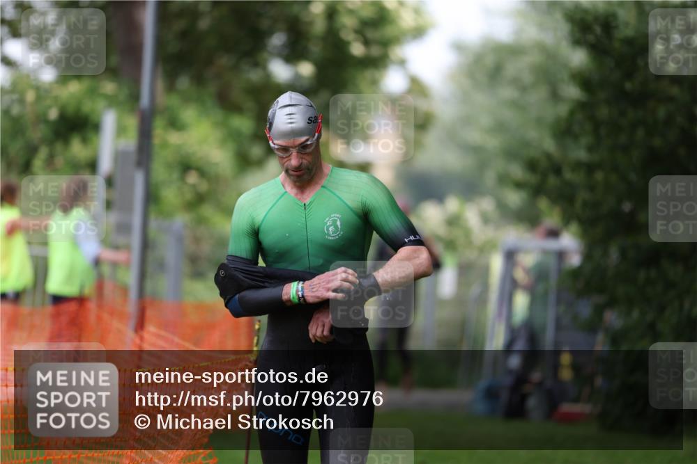 15.06.2025 - 7 Türme Triathlon Michael Strokosch http://msf.ph/oto/7962976 15.06.2025 12:15:21 Schwimmen 490, 565, 671 meine-sportfotos.de