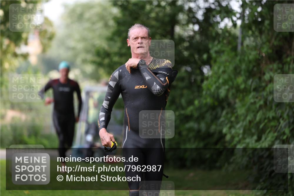 15.06.2025 - 7 Türme Triathlon Michael Strokosch http://msf.ph/oto/7962987 15.06.2025 12:15:29 Schwimmen 366, 490, 565, 671 meine-sportfotos.de