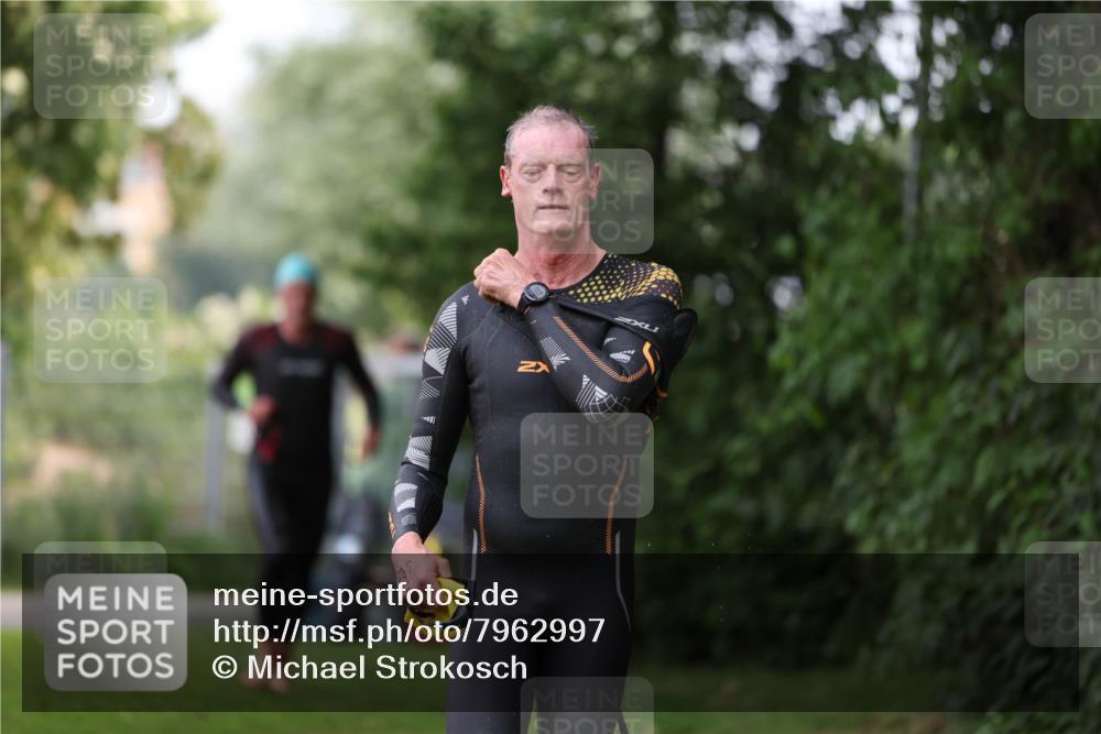15.06.2025 - 7 Türme Triathlon Michael Strokosch http://msf.ph/oto/7962997 15.06.2025 12:15:29 Schwimmen 366, 490, 565, 671 meine-sportfotos.de