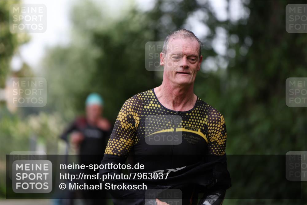 15.06.2025 - 7 Türme Triathlon Michael Strokosch http://msf.ph/oto/7963037 15.06.2025 12:15:31 Schwimmen 366, 490, 565, 671 meine-sportfotos.de