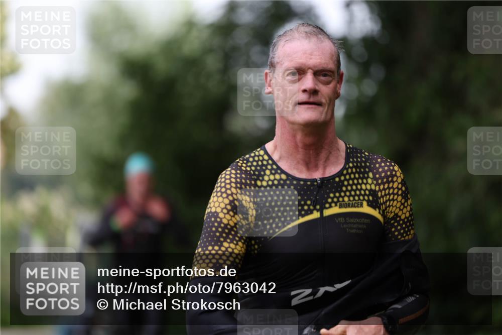 15.06.2025 - 7 Türme Triathlon Michael Strokosch http://msf.ph/oto/7963042 15.06.2025 12:15:31 Schwimmen 366, 490, 565, 671 meine-sportfotos.de