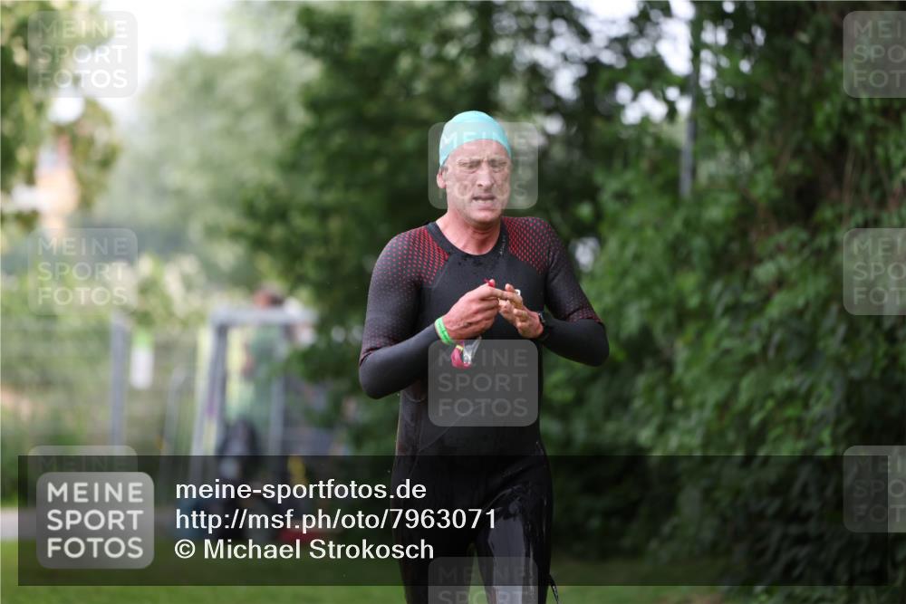 15.06.2025 - 7 Türme Triathlon Michael Strokosch http://msf.ph/oto/7963071 15.06.2025 12:15:33 Schwimmen 366, 490, 500, 565, 671 meine-sportfotos.de