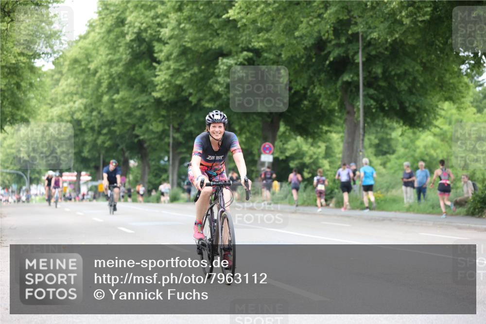 15.06.2025 - 7 Türme Triathlon Yannick Fuchs http://msf.ph/oto/7963112 15.06.2025 13:52:57 Radfahren 408, 946, 985, 1022, 1115 meine-sportfotos.de