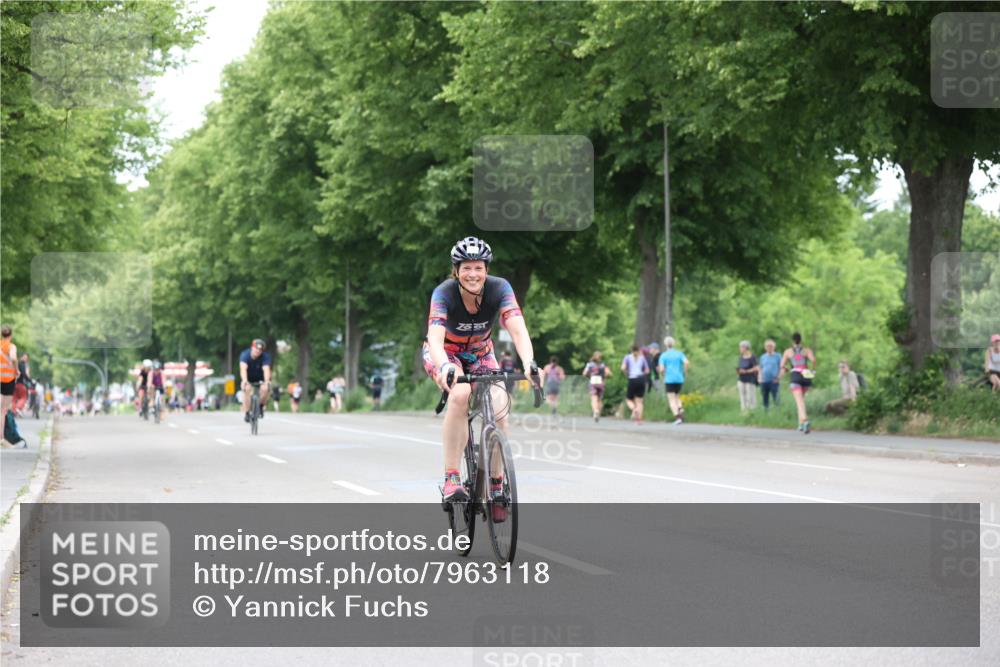 15.06.2025 - 7 Türme Triathlon Yannick Fuchs http://msf.ph/oto/7963118 15.06.2025 13:52:57 Radfahren 408, 946, 985, 1022, 1115 meine-sportfotos.de